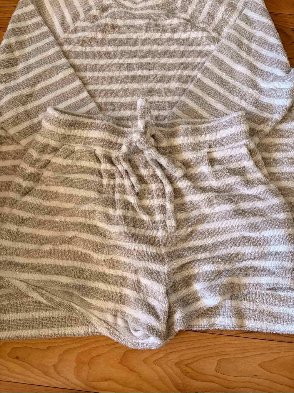 Show me your Mumu Loungewear Set - Cream & Light Gray - Picture 2 of 6